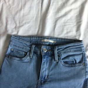 No rips light Levi jeans